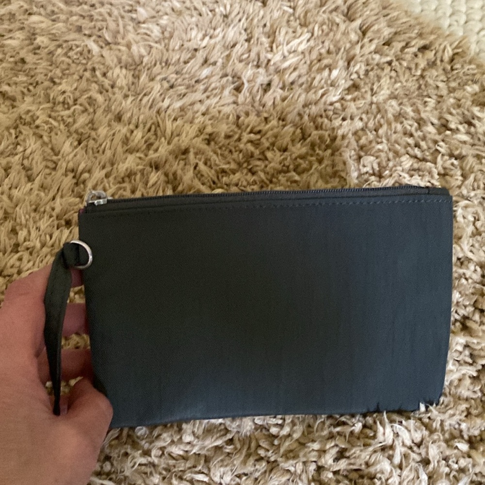 Baggallini Crossbody Bag and Pouch - Picture 4 of 5